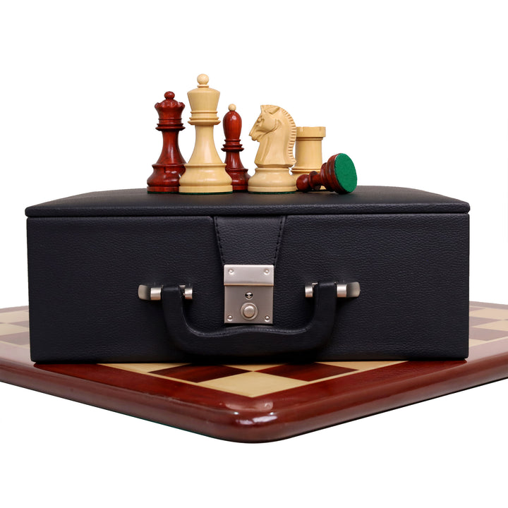 Lot comprenant un jeu d'échecs Fischer Dubrovnik des années 1950, de 3,8 pouces, en bois de rose et buis, avec échiquier et coffret
