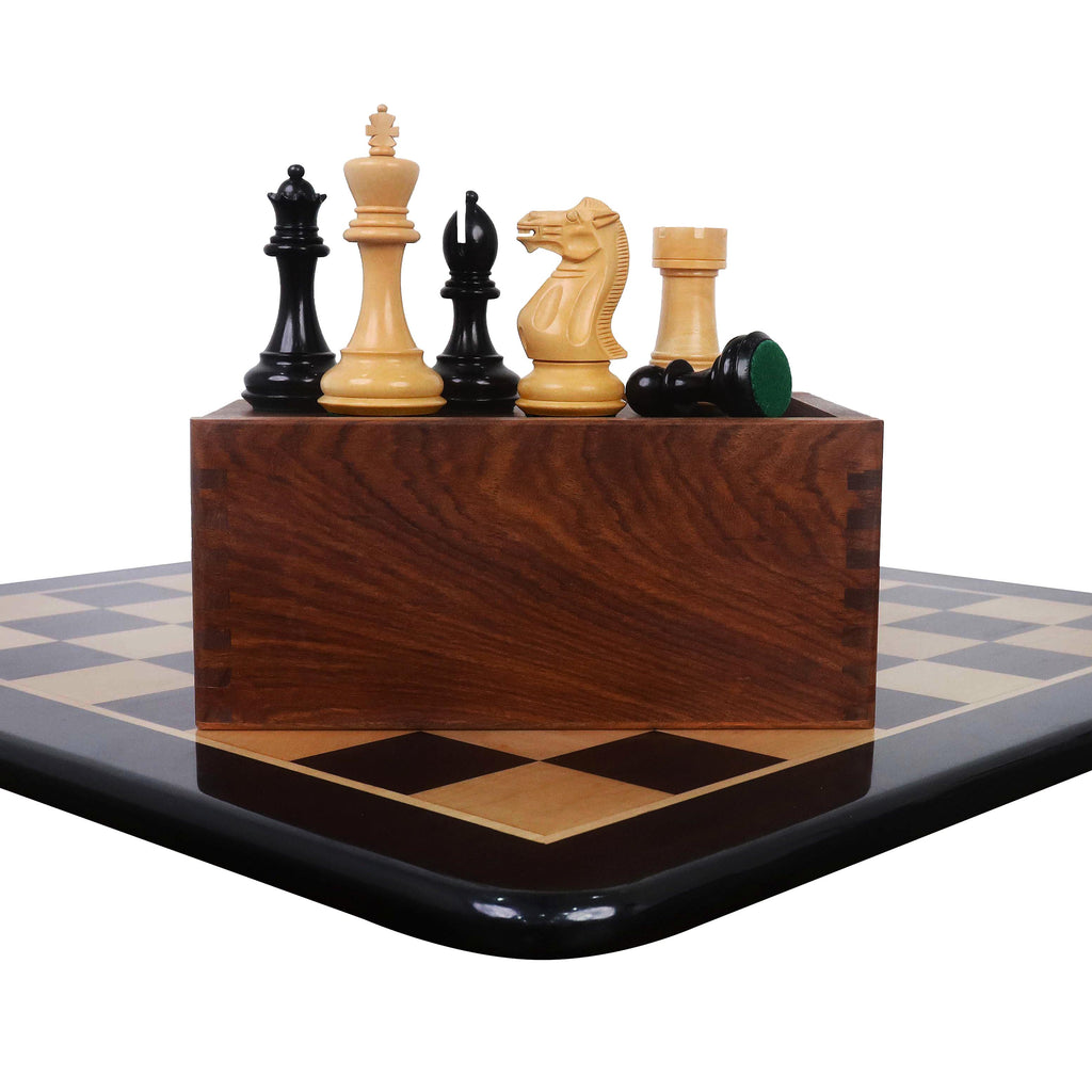 Set di soli pezzi degli scacchi Staunton Prestige Luxury da 4,4 - Legno di ebano naturale - Triplo peso - Italia