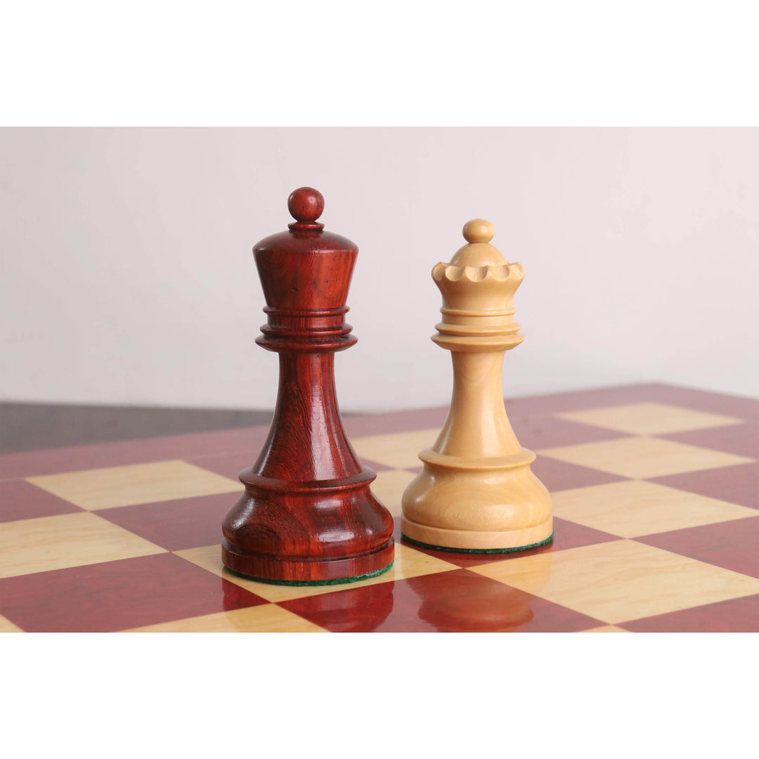 Comparison of the Bud Rosewood and Boxwood Dubrovnik queens with their iconic ball finials.