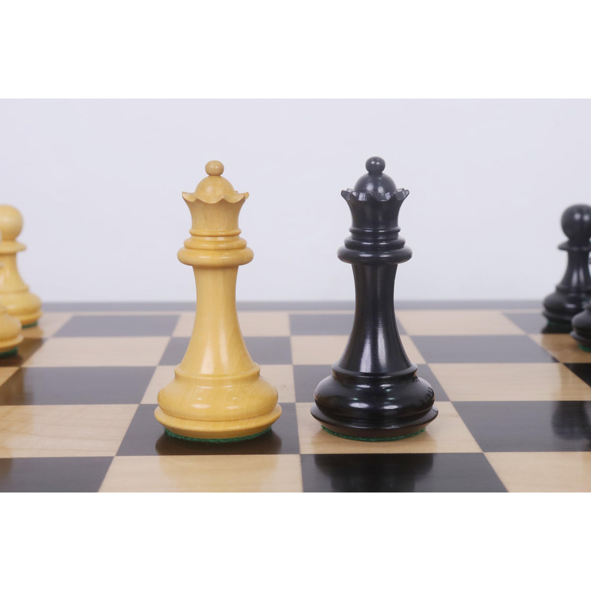 Side-by-side comparison of Ebonised and Boxwood Pro Staunton Queens.