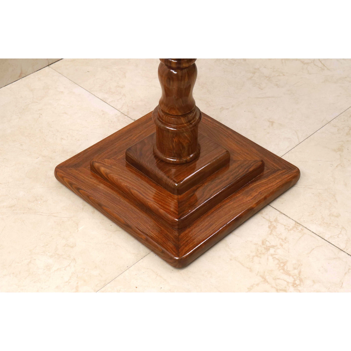 Sturdy polished pedestal base of a 20 inch Monarch series wooden chess table.