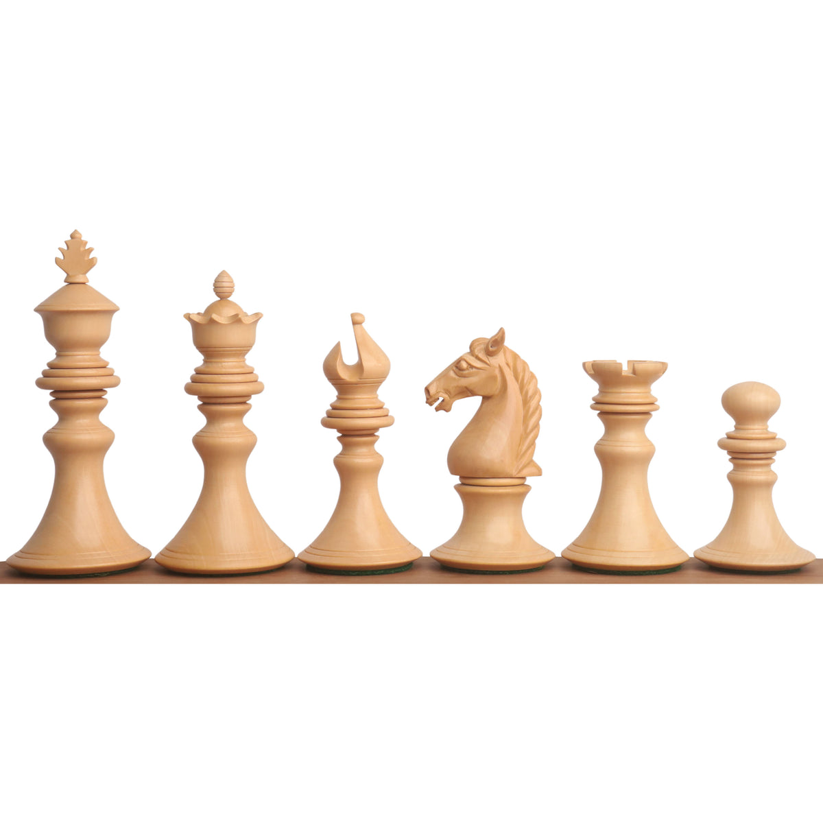 Complete set of light Boxwood Aristocrat luxury Staunton chess pieces.