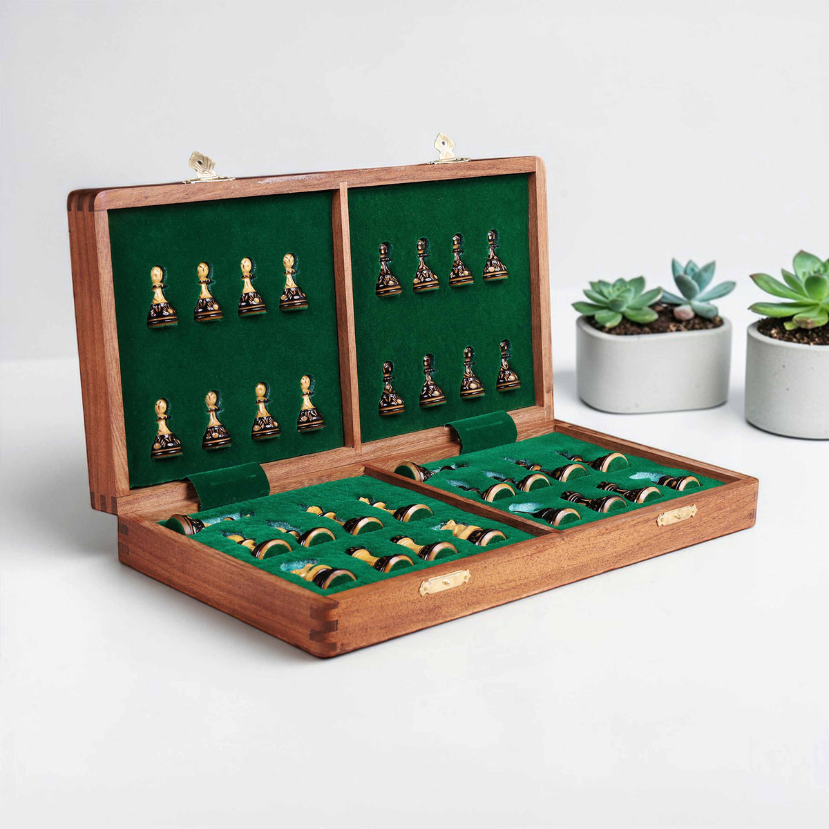 16" Laurel Series Burnt Carving Lacquered Staunton Chess Set – Magnetic Ebony & Maple Wooden Folding Board