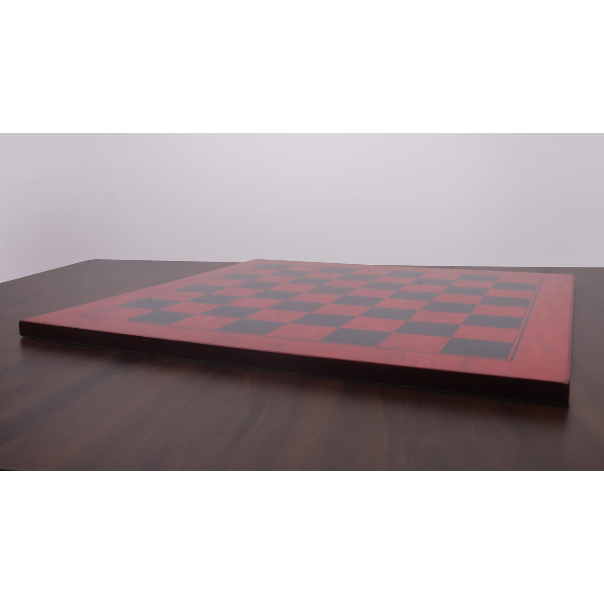 Profile view of the 22 inch large chess board showing its thickness and professional gloss coating.