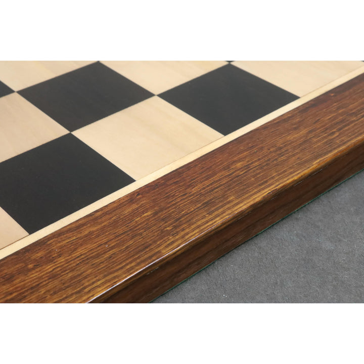 Pièces d'échecs Mogul Staunton laquées de 4,6" avec échiquier en bois d'ébène et d'érable de 23" et boîte de rangement en similicuir pour le coffre.