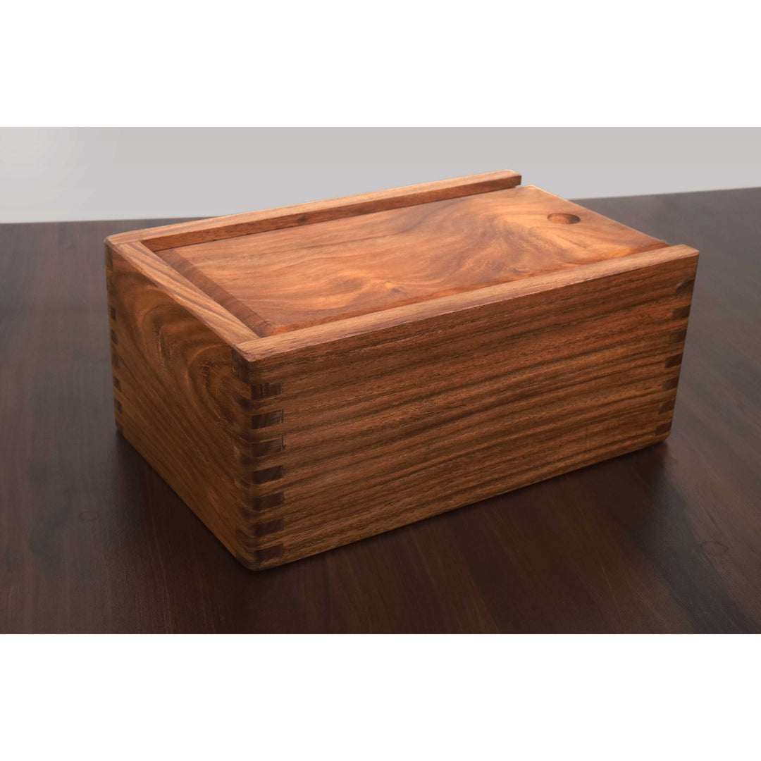 Lote compuesto por piezas de ajedrez Pro Staunton de 7,8 cm (negras y marfil) + tablero de madera de ébano de 43 cm + caja de palisandro dorado