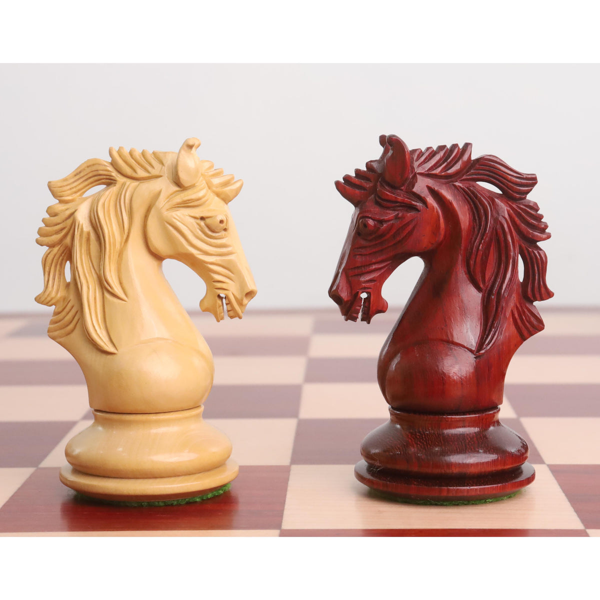 Detailed comparison of boxwood and bud rosewood knights from the Goliath luxury Staunton set.