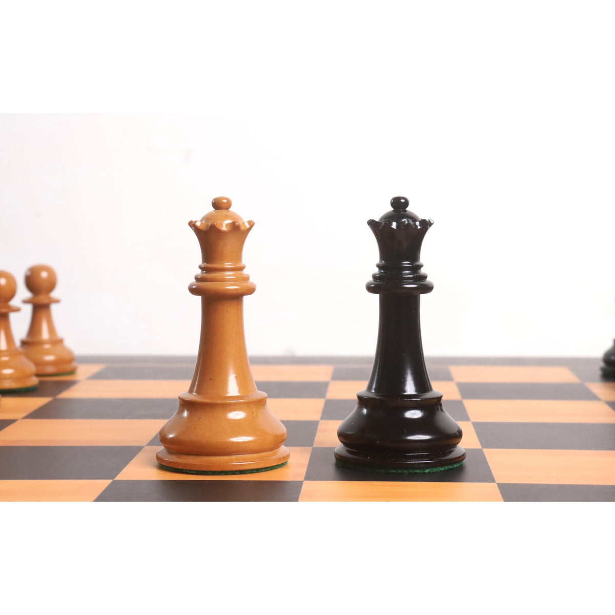 Légèrement imparfait 3.9" Jeu d'échecs Lessing Staunton - Pièces seulement - Bois d'ébène naturel et buis laqué antique