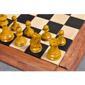 Ensemble de collection « Jaques Cook Staunton » de 1849 – Pièces de 3,75 pouces en bois d’ébène et buis vieilli, avec échiquier en ébène et coffret en similicuir