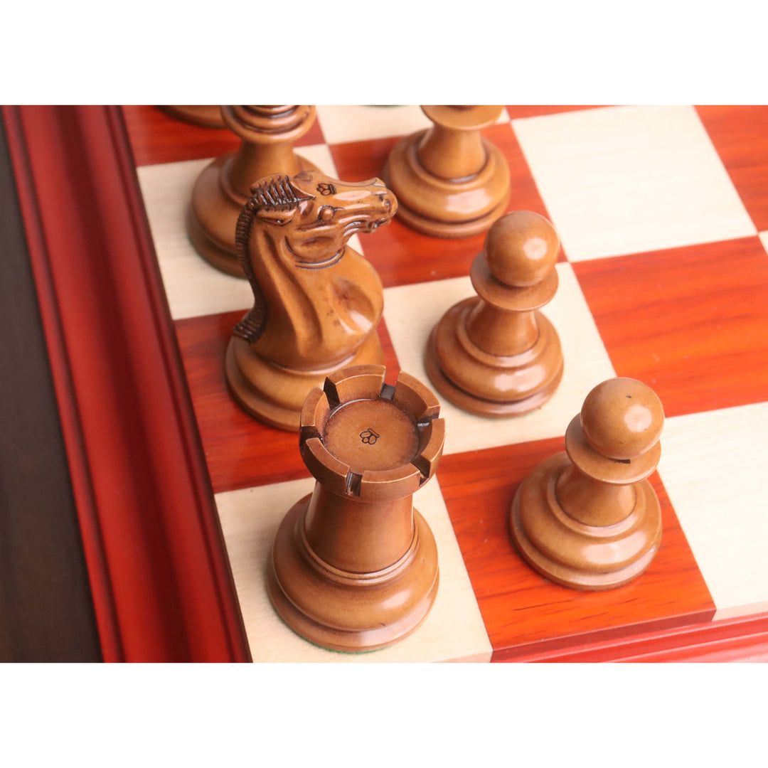 Origineel schaakspel Staunton, licht imperfect 1849 - Alleen schaakstukken - Lakwerk Distress Antiek Buxus & Knop Rozenhout - 4,5” Koning