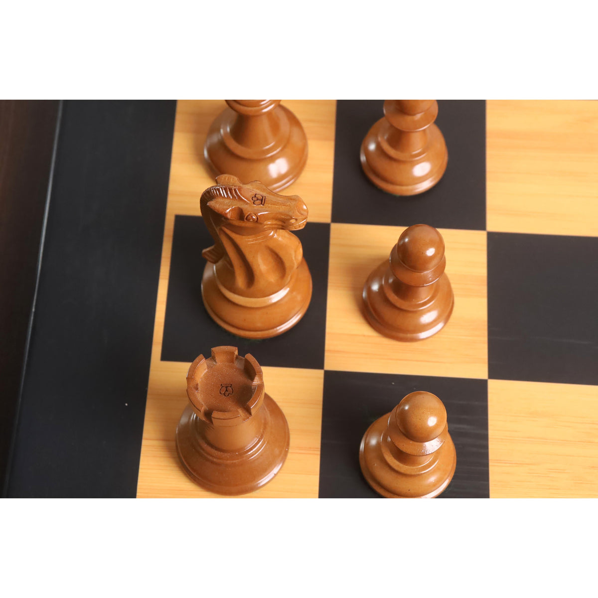 Légèrement imparfait 3.9" Jeu d'échecs Lessing Staunton - Pièces seulement - Bois d'ébène naturel et buis laqué antique