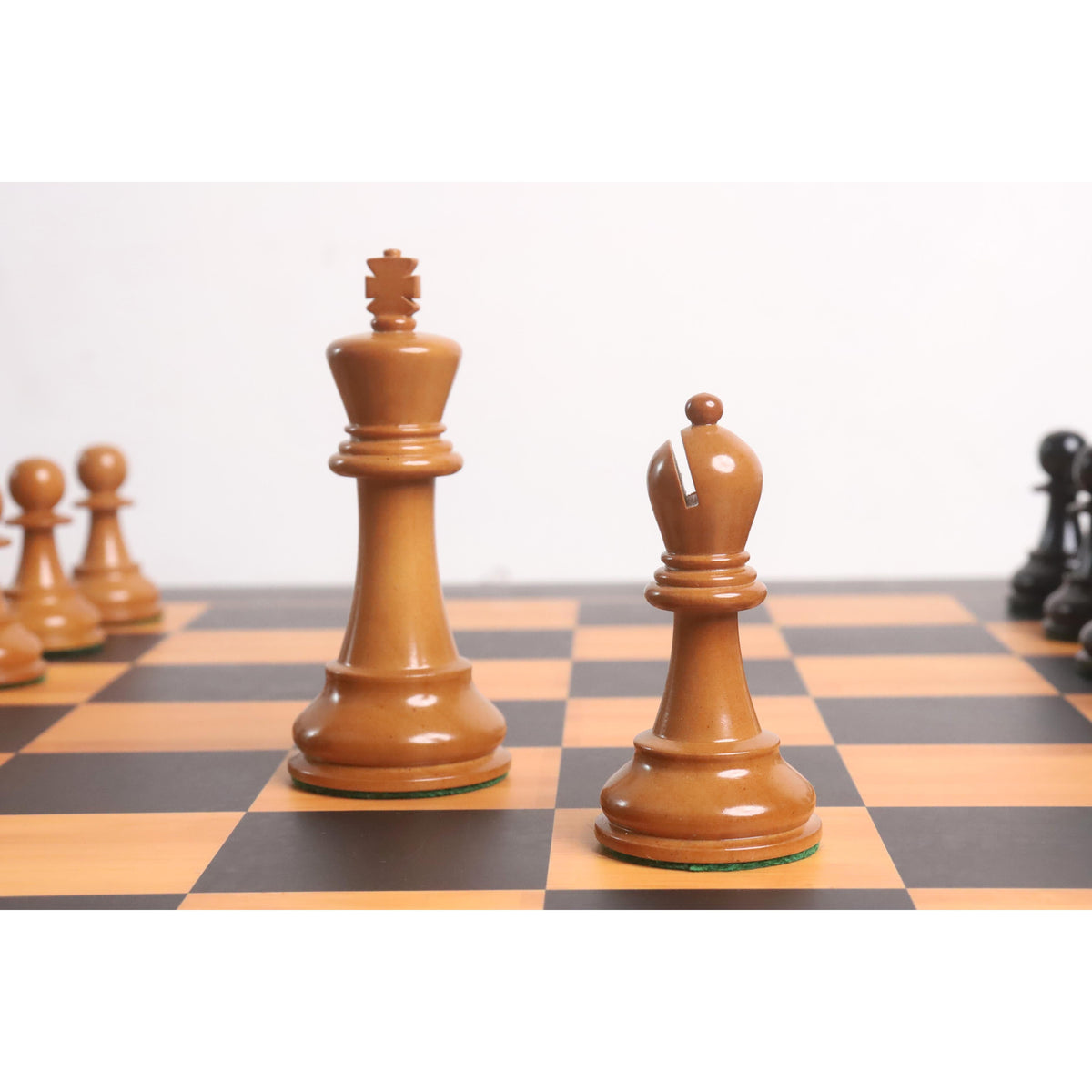 Légèrement imparfait 3.9" Jeu d'échecs Lessing Staunton - Pièces seulement - Bois d'ébène naturel et buis laqué antique
