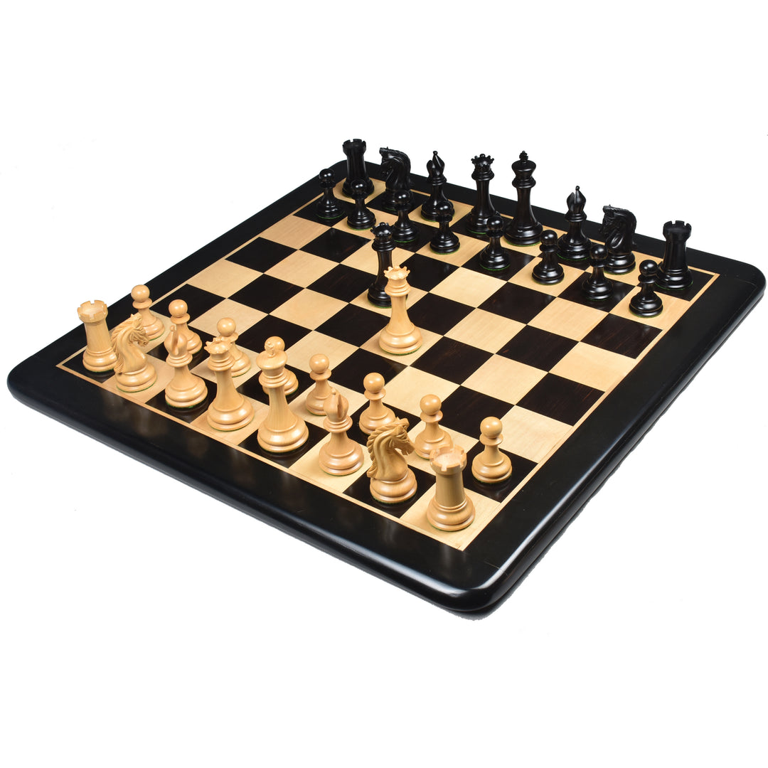 Repro 2016 Sinquefield Staunton Ebony Wood Chess Pieces met 21" Players Choice Solid Ebony & Maple Wood Chess Board - Matt Finish en Leatherette Coffer Storage Box.