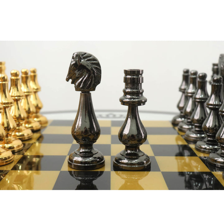 Ensemble de pièces d'échecs de luxe en laiton et métal, plateau et table - 21" de haut