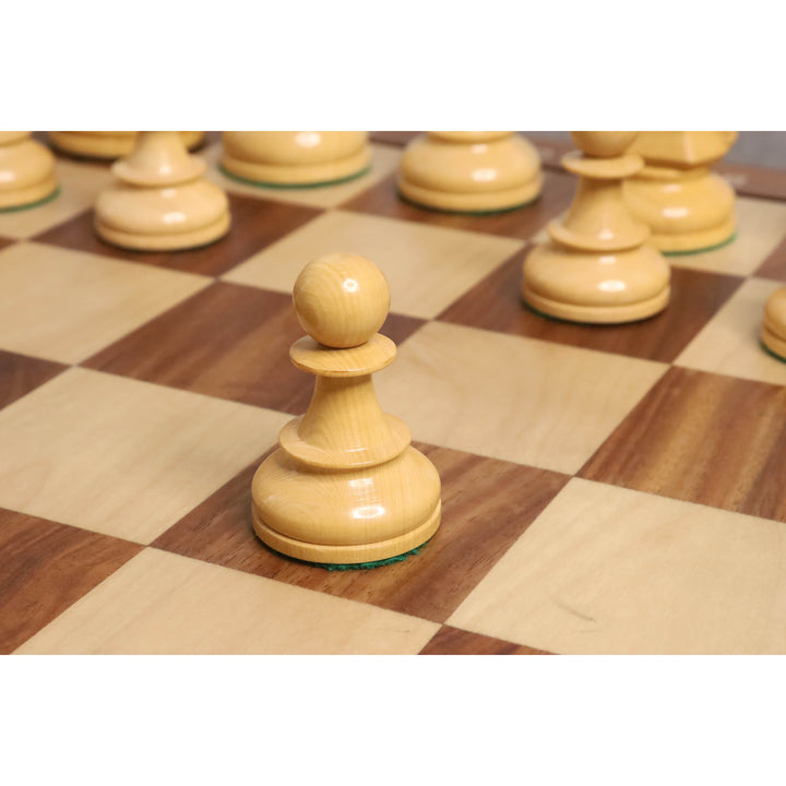 Close-up shot of a natural boxwood Fischer Dubrovnik pawn chess piece on a board.