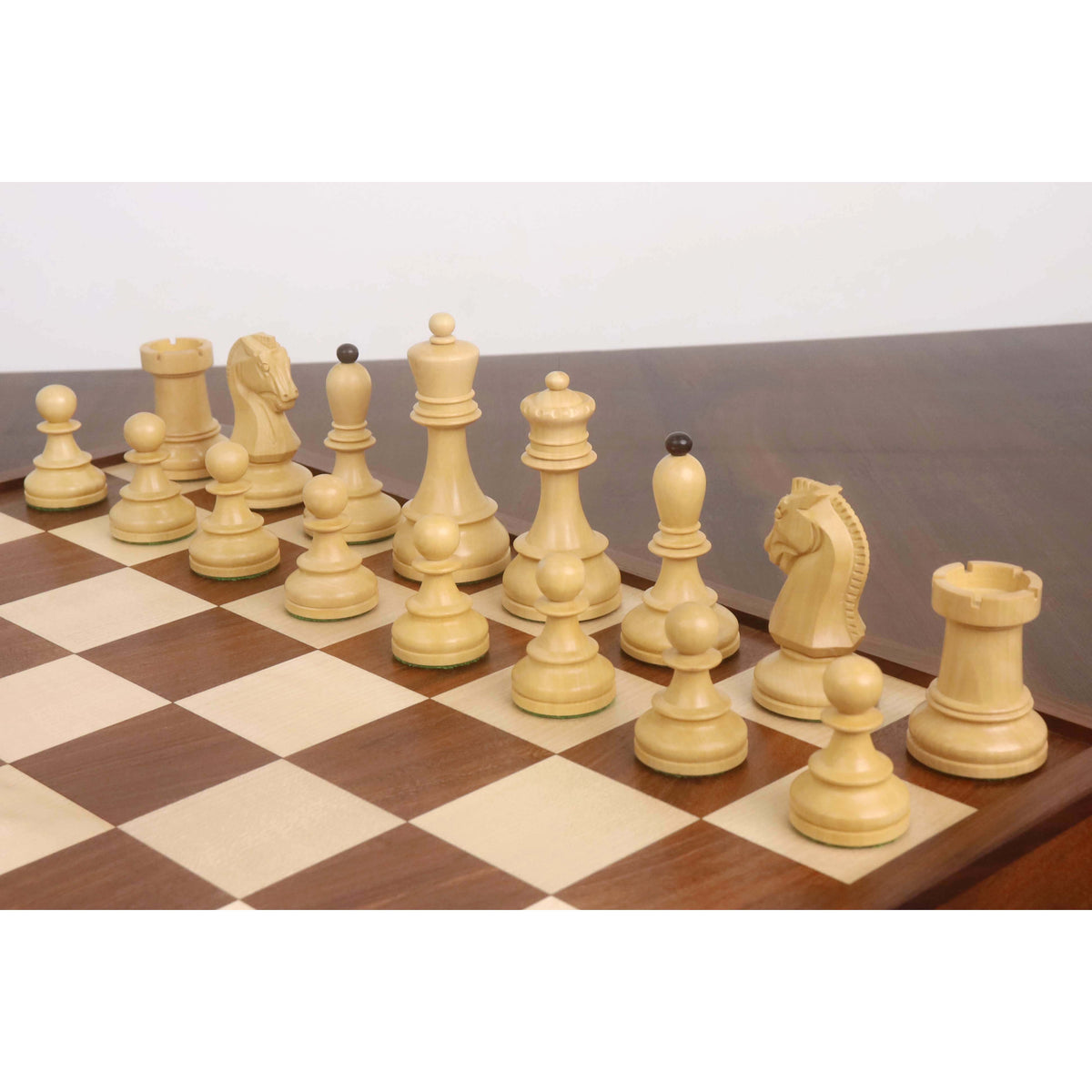 Natural boxwood Fischer Dubrovnik chess pieces showcasing the iconic opposite colored bishop finials.