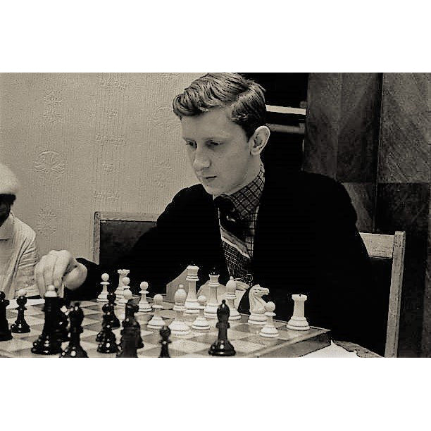 Sovjet namaakschaakset uit de jaren 1940 - alleen schaakstukken - zwart en wit gelakt buxushout