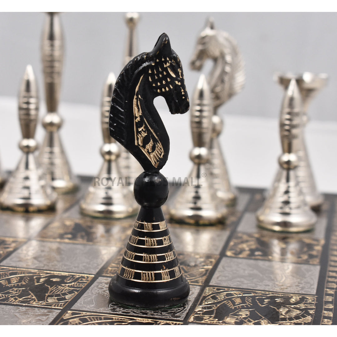 Pezzi di scacchi e scacchiera di lusso Warli in ottone massiccio e opere d'arte tribali, 12".
