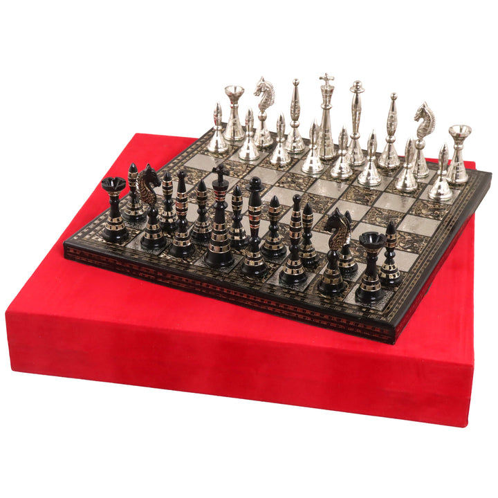 Jeu de pièces d'échecs et plateau de luxe Warli en laiton massif et métal Tribal Artwork - 12".