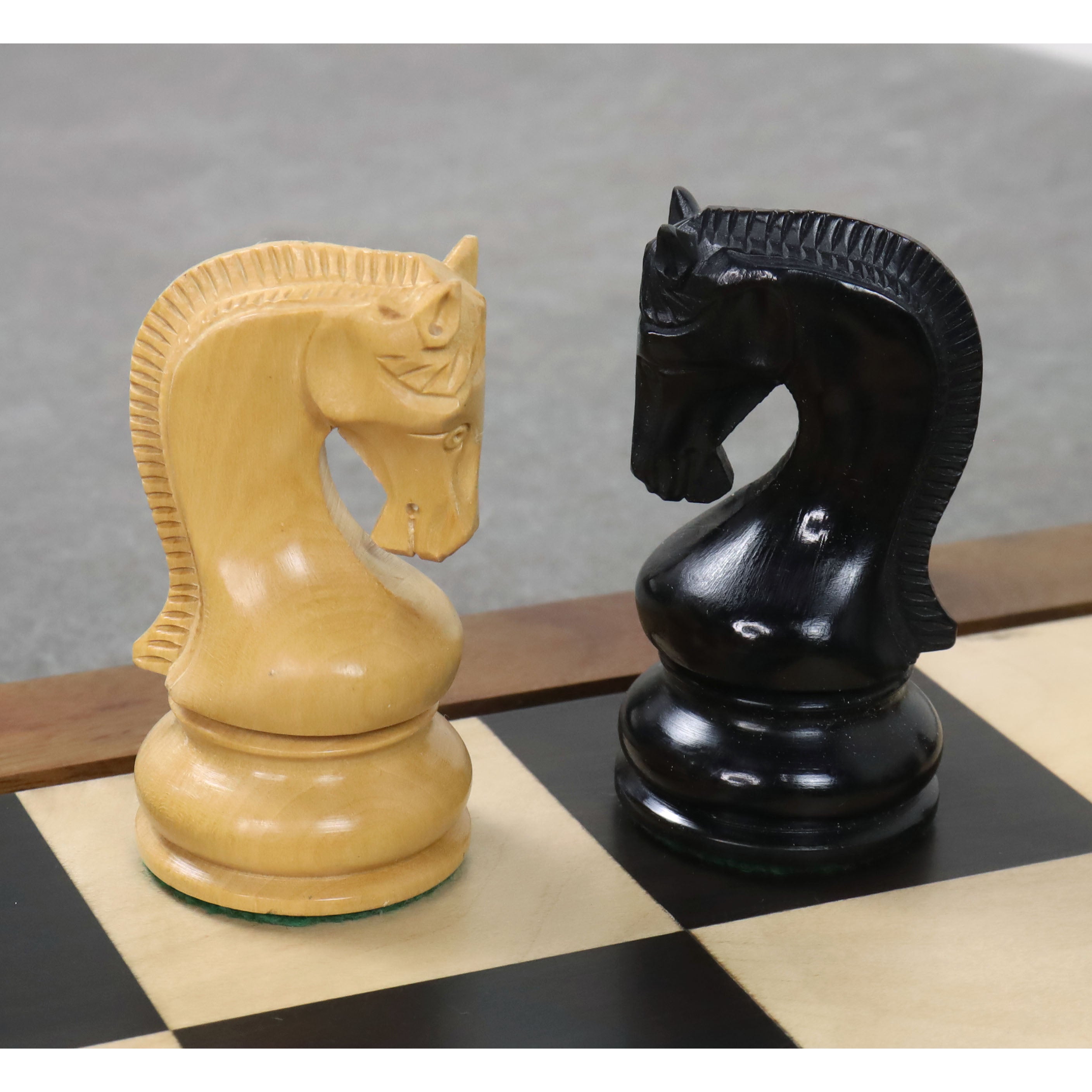 Slightly Imperfect Leningrad Staunton Chess Pieces Only Set - Ebonised Boxwood - 4" King