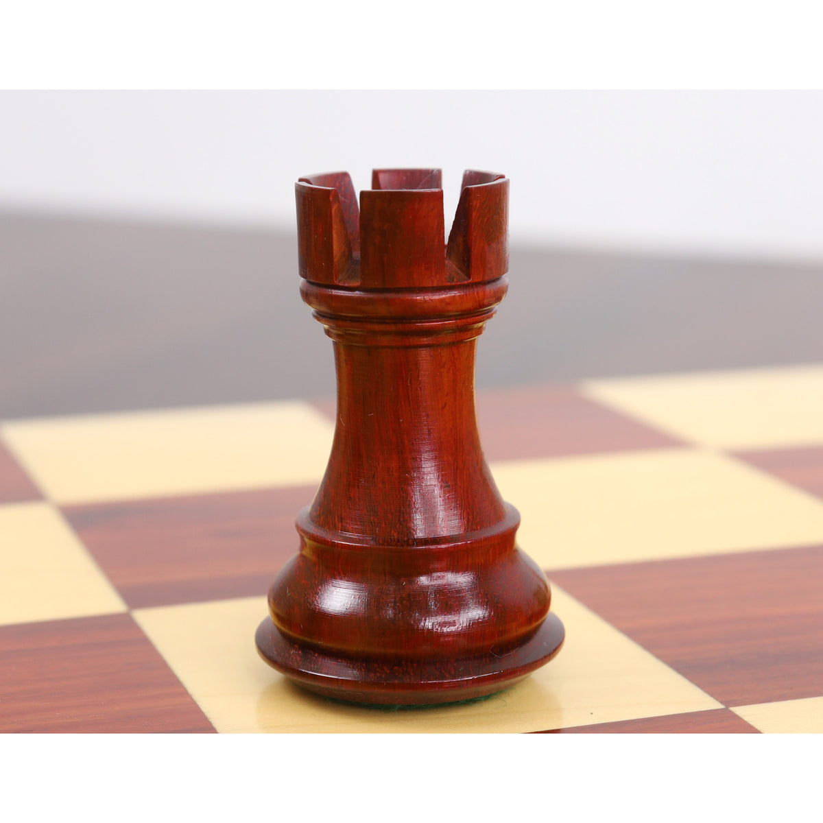 Detailed bud rosewood rook piece with a sturdy castle turret design from the luxury Staunton set.